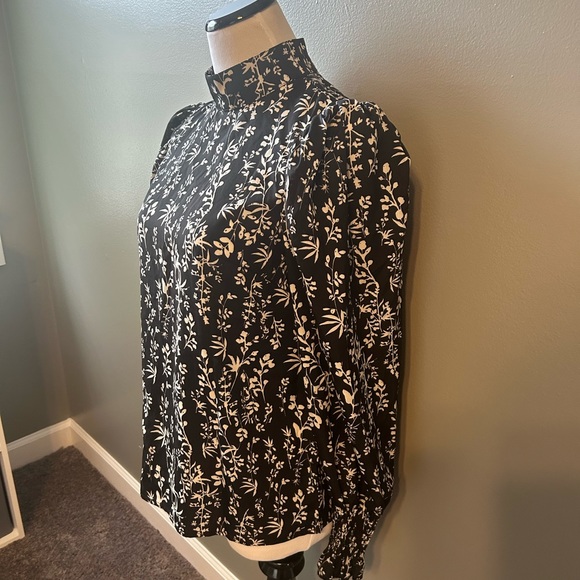 New Women black hi neck dress blouse. Size medium - Picture 3 of 8
